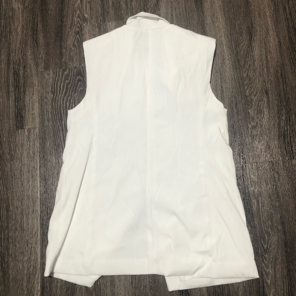 Bagatelle Collection White Sleeveless Button-Up Vest - Picture 8 of 11